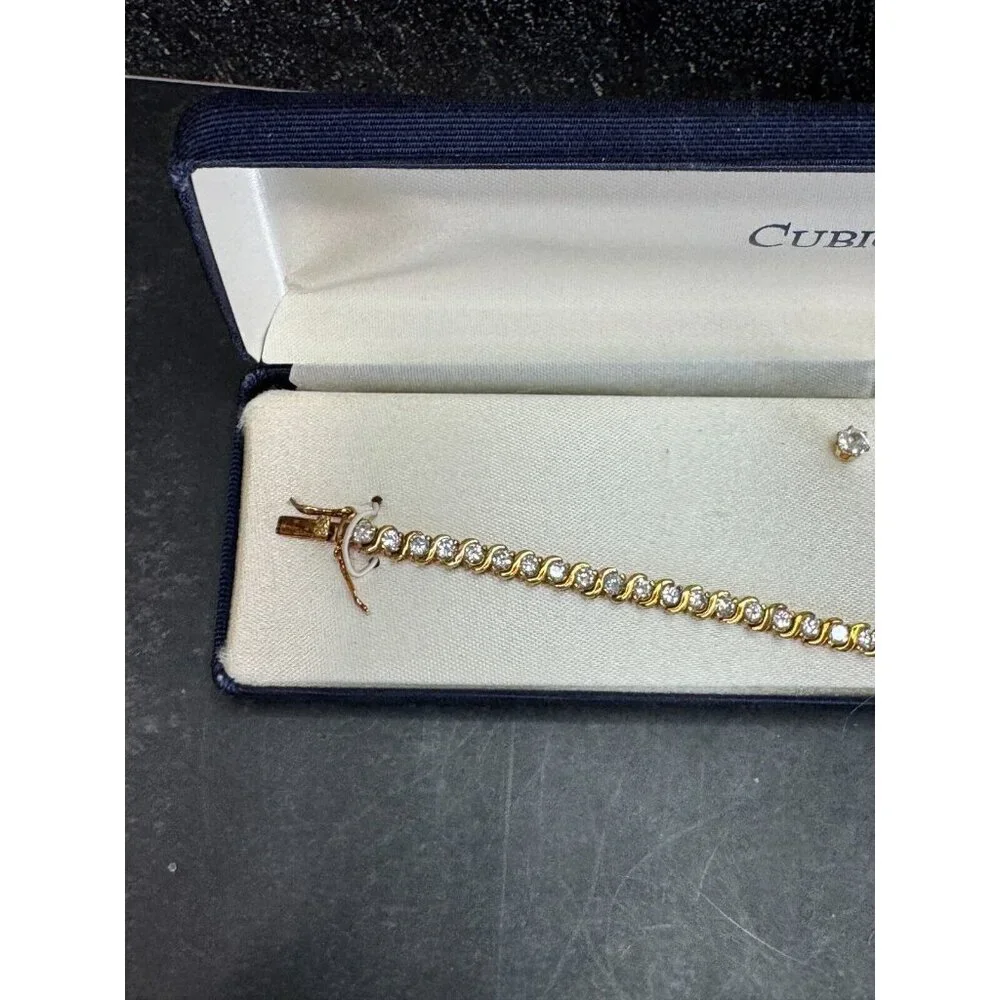 Cubic Zirconia Clear Crystal Tennis Bracelet and Stud Earrings Boxed - Picture 4 of 8